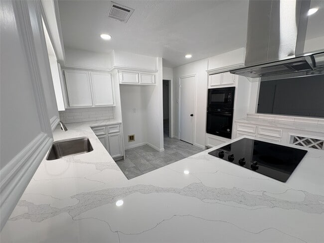 property at 3203 Woodland View Dr