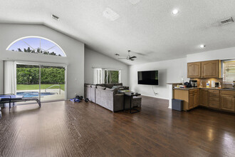 1304 Lake Breeze Dr in Wellington, FL - Building Photo - Building Photo