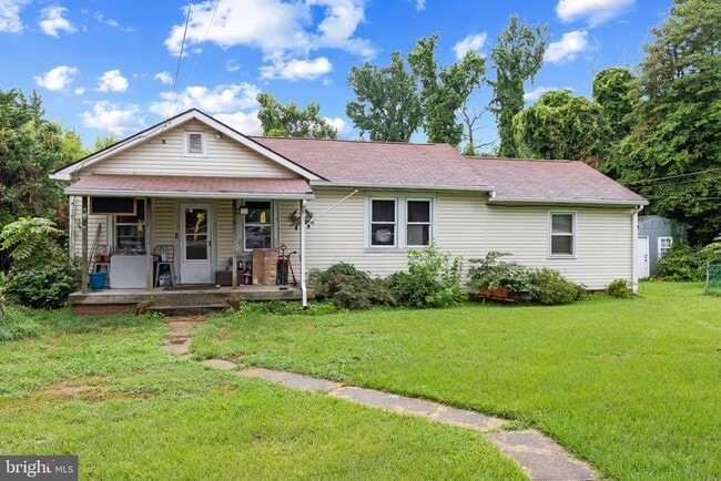 property at 8002 Fort Smallwood Rd