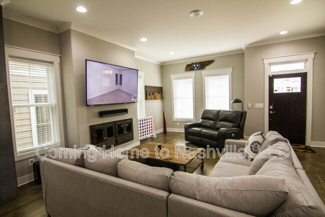 910 11th Ave N in Nashville, TN - Building Photo - Building Photo