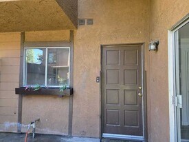 1227 E Pasadena St in Pomona, CA - Building Photo