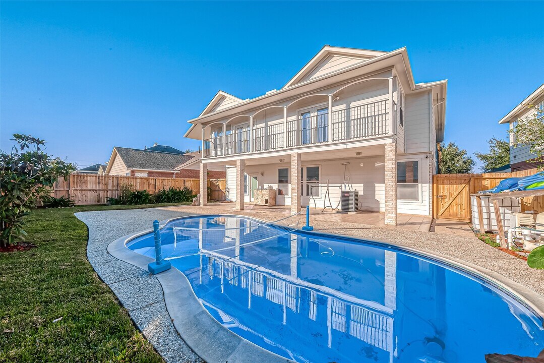 9407 Demsey Mill Dr in Sugar Land, TX - Building Photo