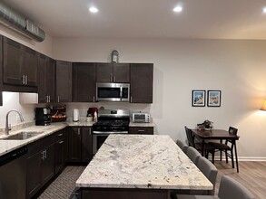 510 E 8th Ave, Unit #2 in Munhall, PA - Foto de edificio - Building Photo