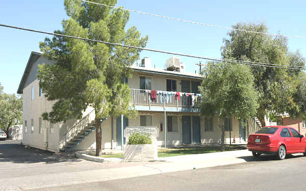 Tara Manor Apartments in Phoenix, AZ - Building Photo