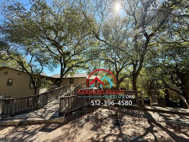 property at 402 N Fredericksburg St