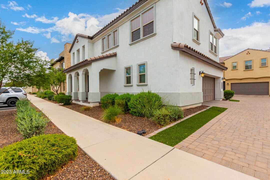 1954 S Follett Way in Gilbert, AZ - Foto de edificio