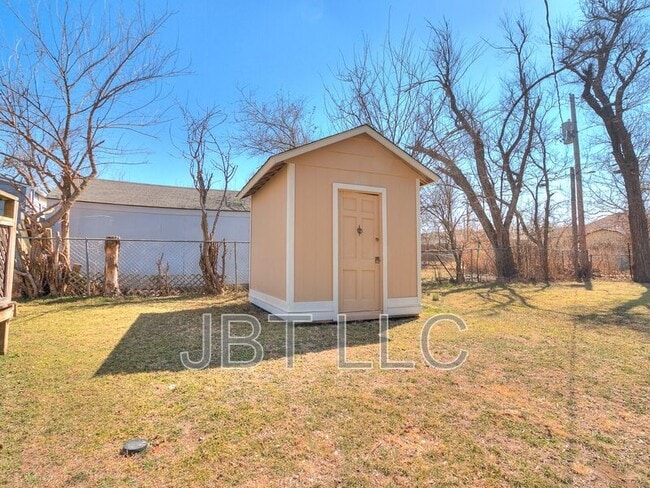 224 W Ercoupe Dr in Midwest City, OK - Building Photo - Building Photo