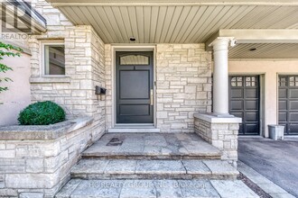 424 Cairncroft Rd in Oakville, ON - Building Photo - Building Photo