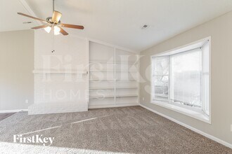 5800 Old Meadow Rd in Charlotte, NC - Foto de edificio - Building Photo