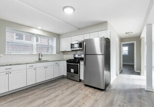 5358 S Narragansett Ave in Chicago, IL - Building Photo - Building Photo