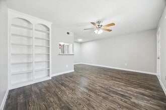 3800 Sherwood Ln-Unit -145 in Houston, TX - Building Photo - Building Photo