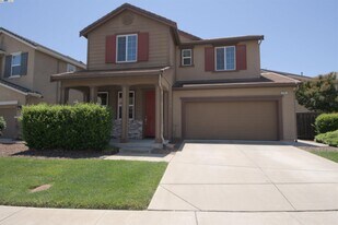 549 Chaparral Loop in Vacaville, CA - Building Photo