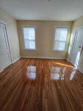 267 W Hazel St, Unit 1 in New Haven, CT - Building Photo - Building Photo