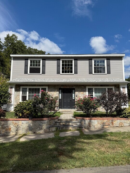 714 Center St in Wallingford, CT - Building Photo