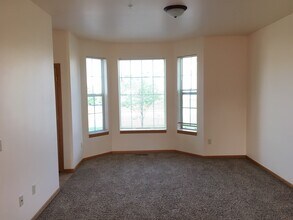833 Peace Ln, Unit 833 in Oregon, WI - Foto de edificio - Building Photo