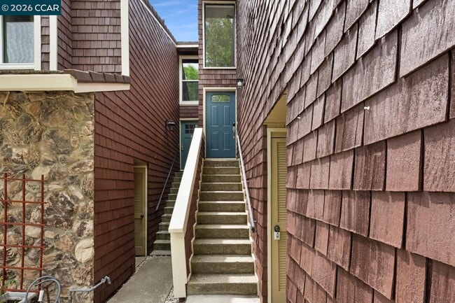 238 Thistle Cir in Martinez, CA - Building Photo - Building Photo