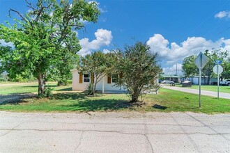 214 Stone St in Granbury, TX - Building Photo - Building Photo