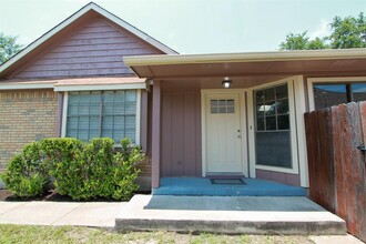 2118 Margalene Way in Austin, TX - Foto de edificio - Building Photo