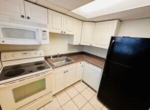 1504 Virginia Ave, Unit 102 in Daytona Beach, FL - Foto de edificio - Building Photo