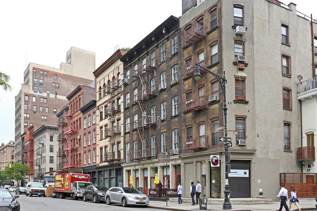 317-319 Greenwich St in New York, NY - Building Photo - Building Photo