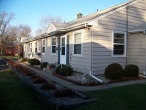 529 Olive Ct, Unit 2 in Loves Park, IL - Foto de edificio - Building Photo