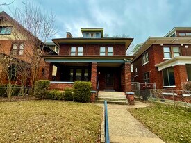 675 Linwood Ave in Columbus, OH - Building Photo