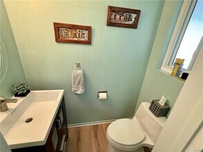 22216 Del Valle St in Los Angeles, CA - Building Photo - Building Photo