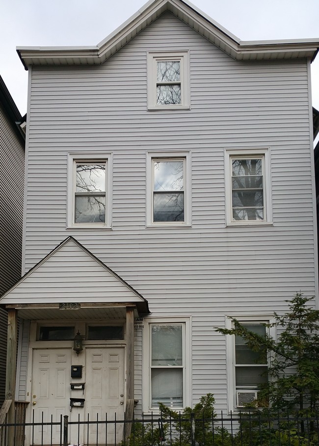 2102 W Roscoe St in Chicago, IL - Building Photo - Other