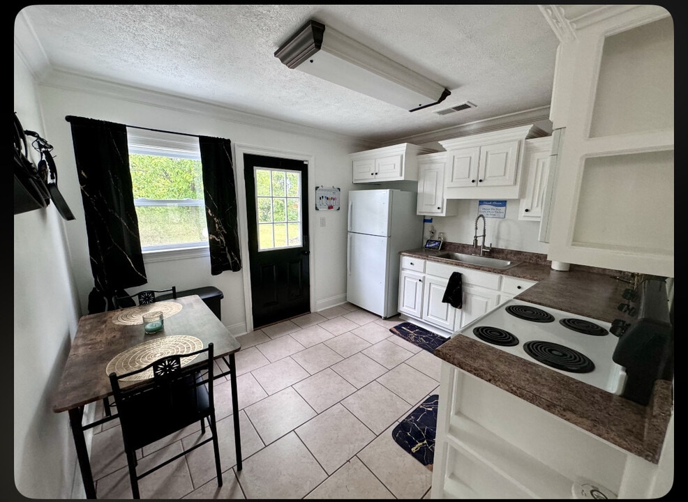 617 N 9th Plaza in Panama City, FL - Building Photo