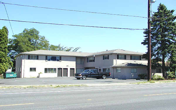 7021 N Fessenden St in Portland, OR - Foto de edificio - Building Photo