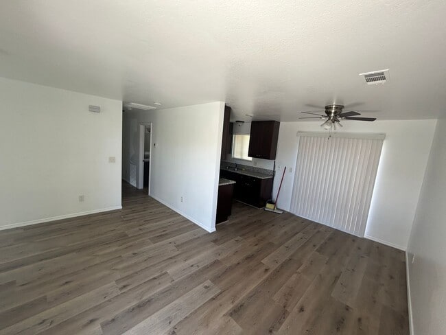 405 N Green St in Hanford, CA - Building Photo - Building Photo