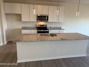 3009 Aiken Back Ln in La Grange, KY - Building Photo - Building Photo