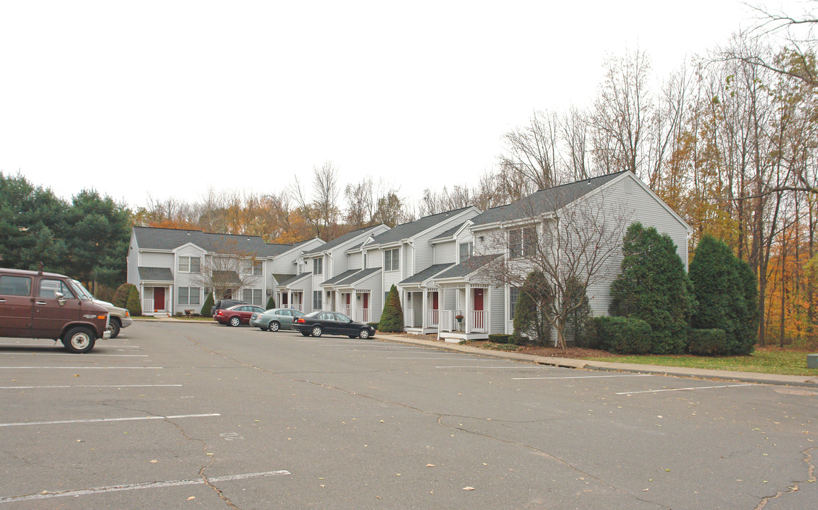 Rosewood Apartments in Plantsville, CT - Foto de edificio