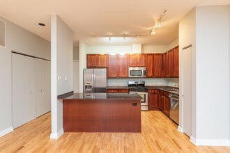 550 W Fulton St, Unit 406 in Chicago, IL - Foto de edificio - Building Photo