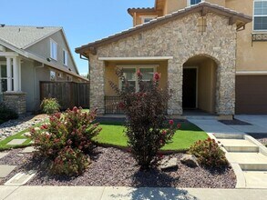 438 Crimson Cir in Vacaville, CA - Building Photo - Building Photo