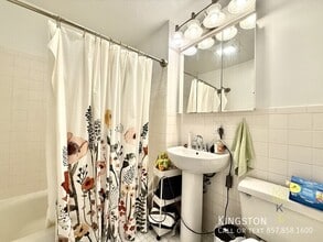 676 Washington St in Brookline, MA - Building Photo - Building Photo