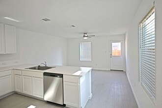 6718 Marble Rdg in Elmendorf, TX - Building Photo - Building Photo