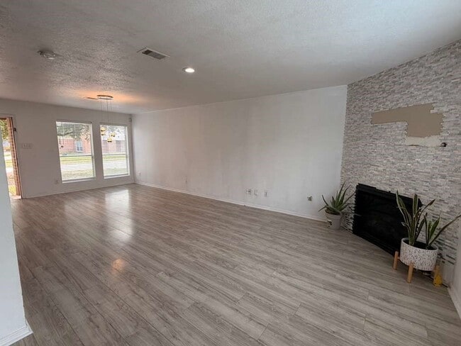 15911 Youpon Valley Dr in Houston, TX - Building Photo - Building Photo