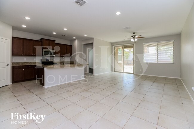 2465 W Arroyo Way in San Tan Valley, AZ - Building Photo - Building Photo