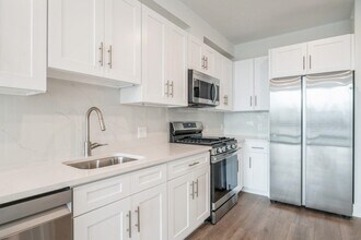 32 Jones St in Jersey City, NJ - Foto de edificio - Building Photo