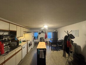 65R Cedar St, Unit 2 in Somerville, MA - Building Photo - Building Photo