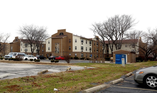 Goodwin Plaza Apartments in Indianapolis, IN - Foto de edificio - Building Photo