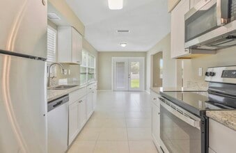 520 S Perry St in Lawrenceville, GA - Foto de edificio - Building Photo