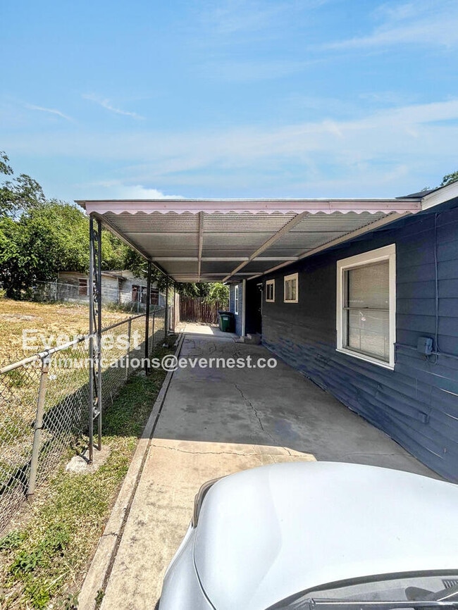 1607 El Paso St in San Antonio, TX - Building Photo - Building Photo