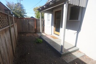 201 H St in Petaluma, CA - Building Photo