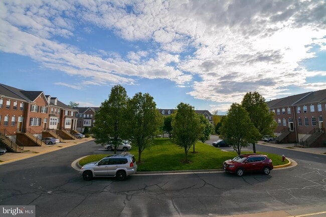 21138 Angela Square in Sterling, VA - Building Photo - Building Photo