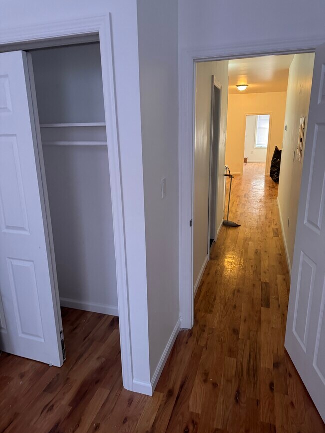 686 Woodward Ave in Ridgewood, NY - Building Photo - Building Photo