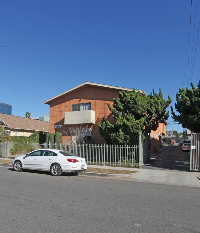 1402 N Mariposa Ave in Los Angeles, CA - Building Photo - Building Photo