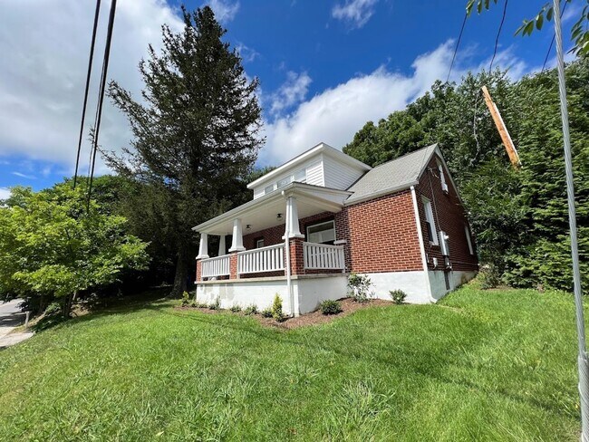 307 Ellett Rd in Blacksburg, VA - Building Photo - Building Photo