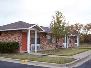 Evergreen Villa Apartments in Fredericksburg, TX - Building Photo